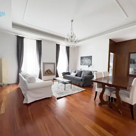 Mazzini 44 Tirabora Short Rent Triest